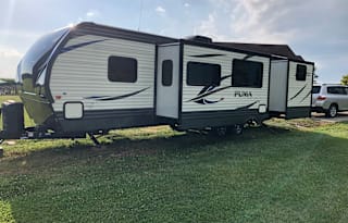 2019 Palomino Puma 31BHQB