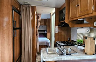 Beautiful Leprechaun Coachmen-Beginner's Dream!