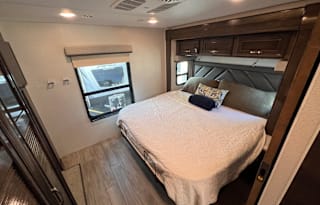2023 Entegra Coach Accolade XL 37L