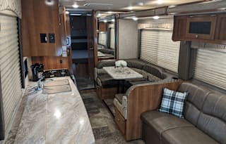 Coachmen Leprechaun - DELIVERY AVAILABLE
