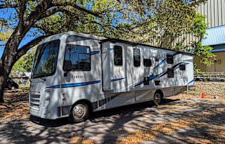 2022 Coachmen - Pursuit Floorplan 31BH