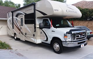 2017 class-c Thor Chateau 29g E450 29ft 3tvs