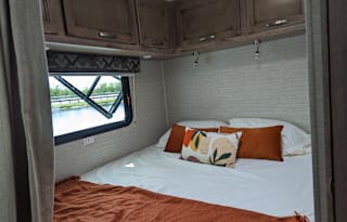 LIKE NEW 2020 Jayco Redhawk SE 22A