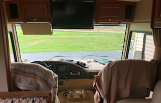 2013 Winnebago Vista 26 foot Class A Motorhome with one slideout