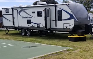 Spacious 35ft Shadow Cruiser S-313BHS