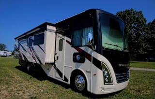 2022 Thor Motor Coach Hurricane 34R-4144
