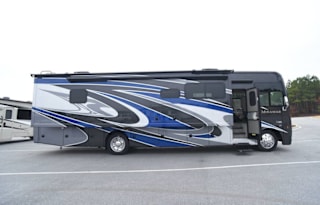 2020 Thor Motor Coach Miramar 35.2