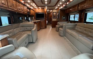 2014 Tiffin Phaeton 40QKH Bunkhouse