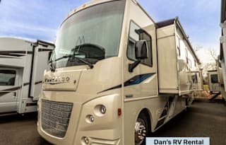 Winnebago 32' KING Bed, Internet Booster, Turnkey!
