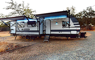2022 CrossRoads Zinger 333D Travel Trailer