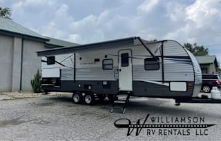 (Unit 35) Avenger with bunkbeds & outside kitchen