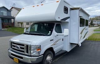 2012 Winnebago Chalet WF231CR
