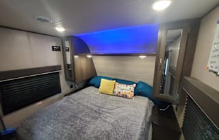 RV Delivery-Sleeps 6-8 Bunk Bed, AC/Heat 30amp
