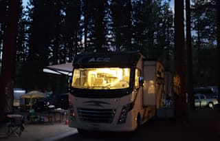 Godzilla" Thor Motor Coach ACE 30.3