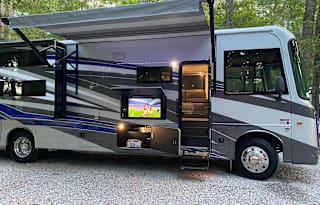 2024 Entegra Coach Vision XL with 2 full bath
