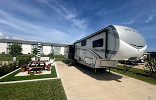 Pet Friendly Local Delivery 2 Bedroom Fifth Wheel