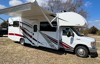 FUNMOBILE! 2021 Thor Motor Coach Quantum SE SE28 Ford