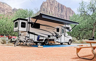 2021 27' RV with 3 Slides