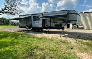 Rv Toy hauler for family’s