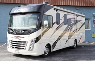 2022 ACE 27 FT Easy to Drive Class A! Sleeps 6-8