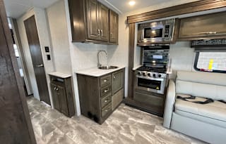 2022 GULFSTREAM WITH BUNK BEDS AND KIDS APPROVED
