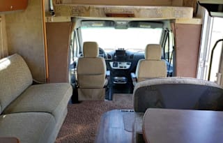 2007 Winnebago Navion 23H
