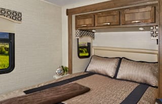 2019 CONVENIENT & EASY TO DRIVE RV!!!!!!