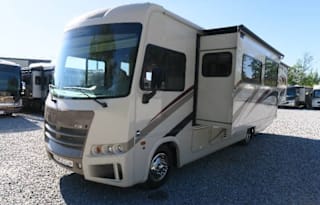 33 Georgetown GT3 LUXURY CLASS A 6 SLEEPER - Wow!