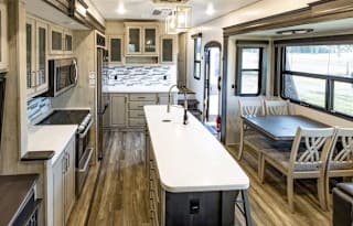 Luxurious 2 bedroom suite RV