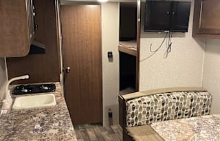 2017 Lightweight Camper Rental with Bunks!