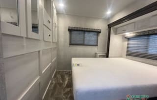 The Cozy Cottage on wheels! Glamping done right!