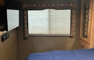 2016 Thor Motor Coach Chateau 28Z