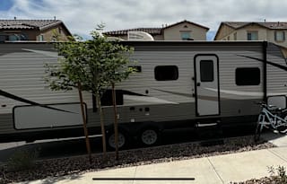 Family and Pet Friend Trailer with Bunks!