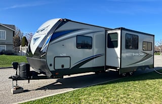 Beautiful 2020 Shadow Cruise travel trailer!