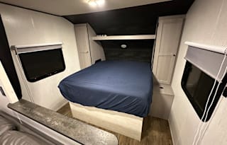 Sleeps 9 - 2022 Heartland Travel Trailer