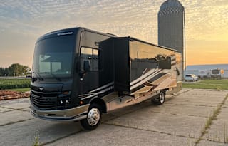 2018 Fleetwood Bounder 35K