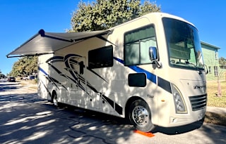 Get Out of Town 2022 Thor Windsport 34J