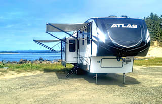 Coastal Couples Dutchmen Atlas Fifth Wheel