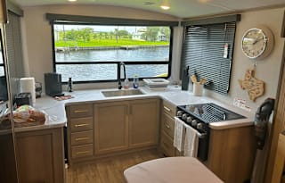 2024 Fully Stocked Luxury Glamping RV