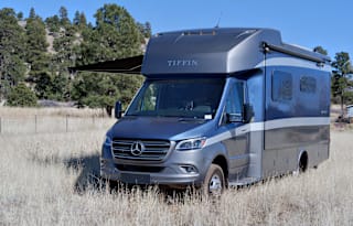 Luxury + Family Friendly 2022 Tiffin Wayfarer
