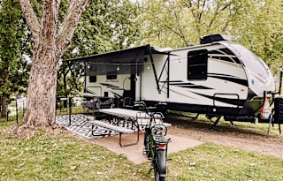 Family & Pet Friendly RV Rental- w/ Bunkhouse!