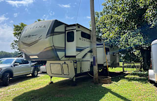 2020 Keystone Montana- HAL494