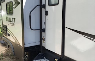 2021 Keystone Bullet 330BHS - Luxury Camping