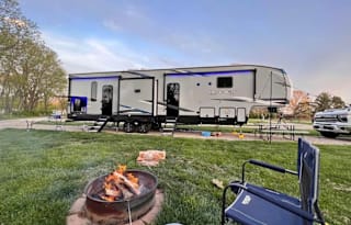 2022 Forrest River Cherokee Arctic Wolf 3770 Suite