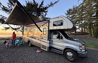 Room for 6, Fun for All – Rent Roxy Today!