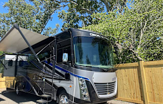 Sam & Kate’s Kid Approved RV Rental w/2 bathrooms