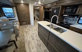 2019 34’ Bunk House - Kid & Pet Friendly - WiFi