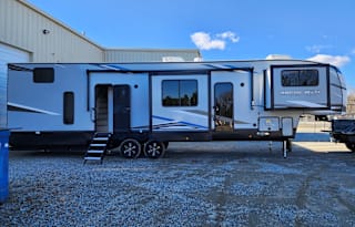 The Glamper Camper - Pet Friendly & Delivery Avail