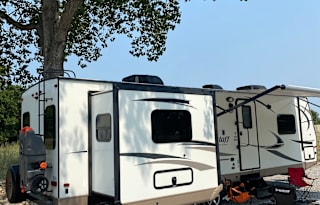 Spacious 2017 Forest River Flagstaff Superlite