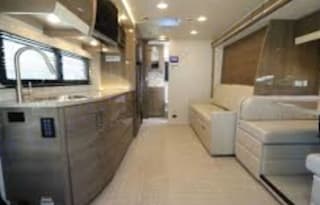 2022 Jayco Melbourne Prestige 24LP (Pet Friendly!)